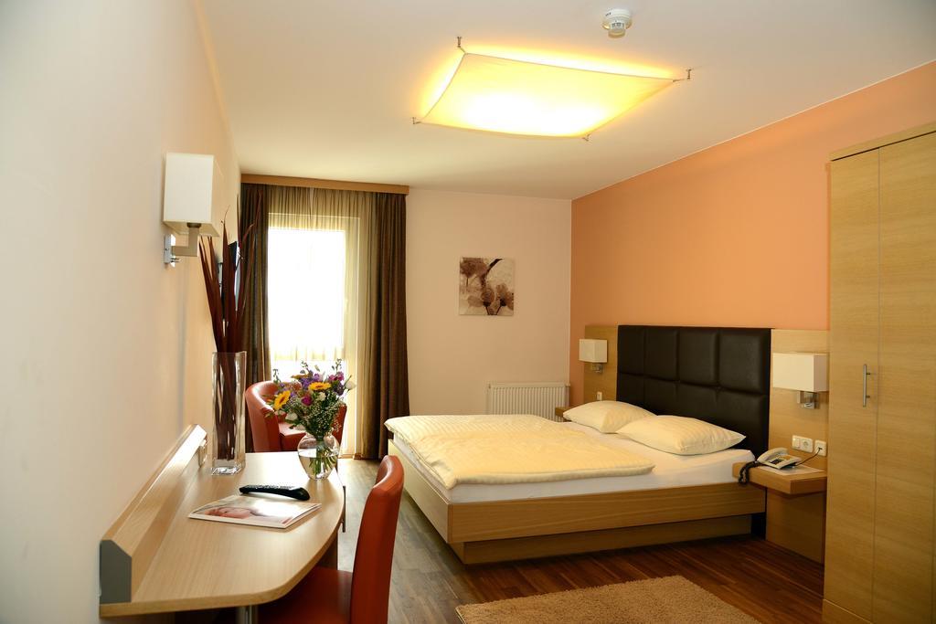 Hotel-Gasthof Graf ザンクト・ペルテン エクステリア 写真