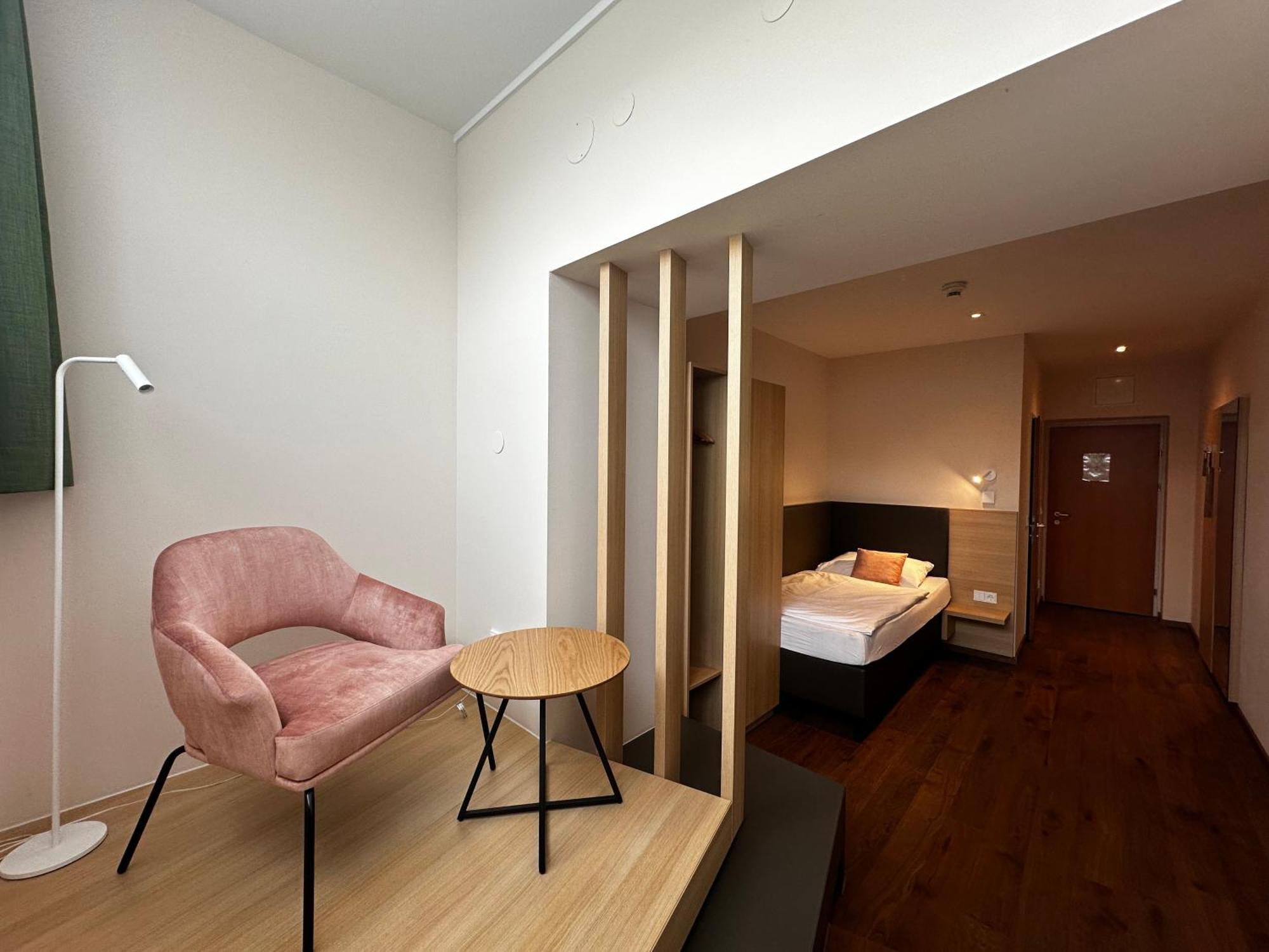 Hotel-Gasthof Graf ザンクト・ペルテン エクステリア 写真