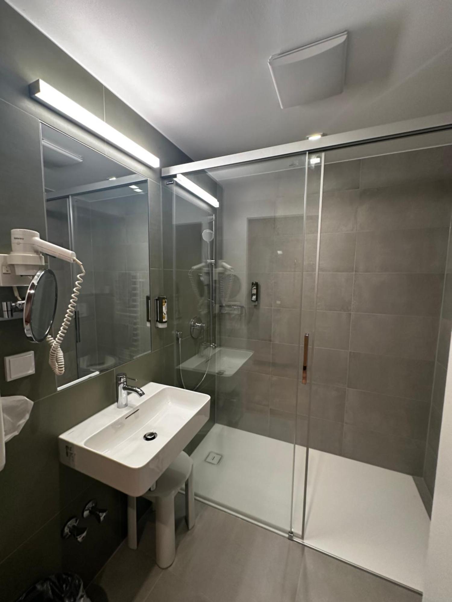 Hotel-Gasthof Graf ザンクト・ペルテン エクステリア 写真