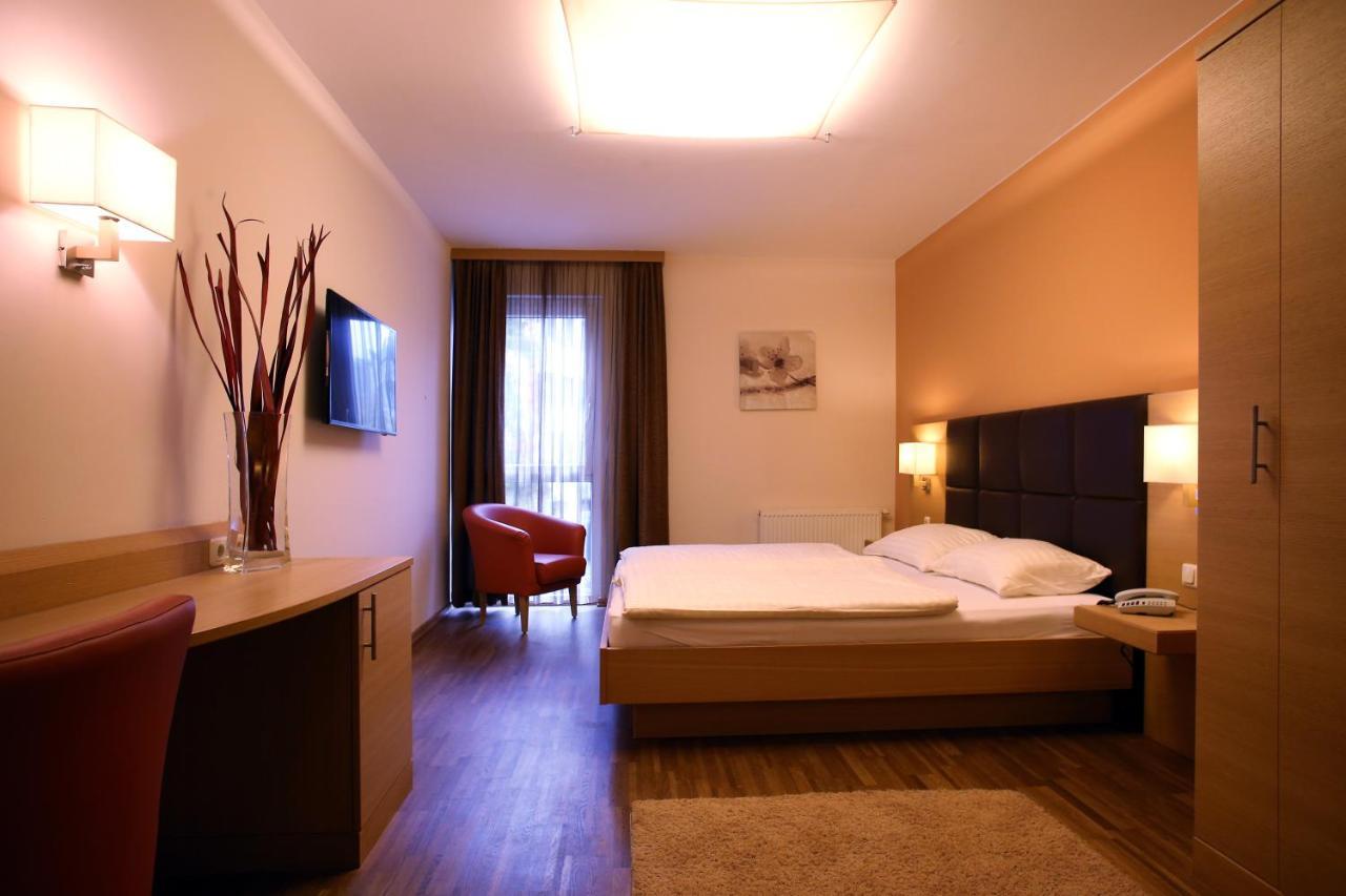 Hotel-Gasthof Graf ザンクト・ペルテン エクステリア 写真